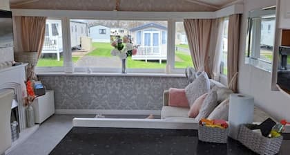 Beautiful 2 Bed Static Caravan, Thorness Bay, Isle of Wight