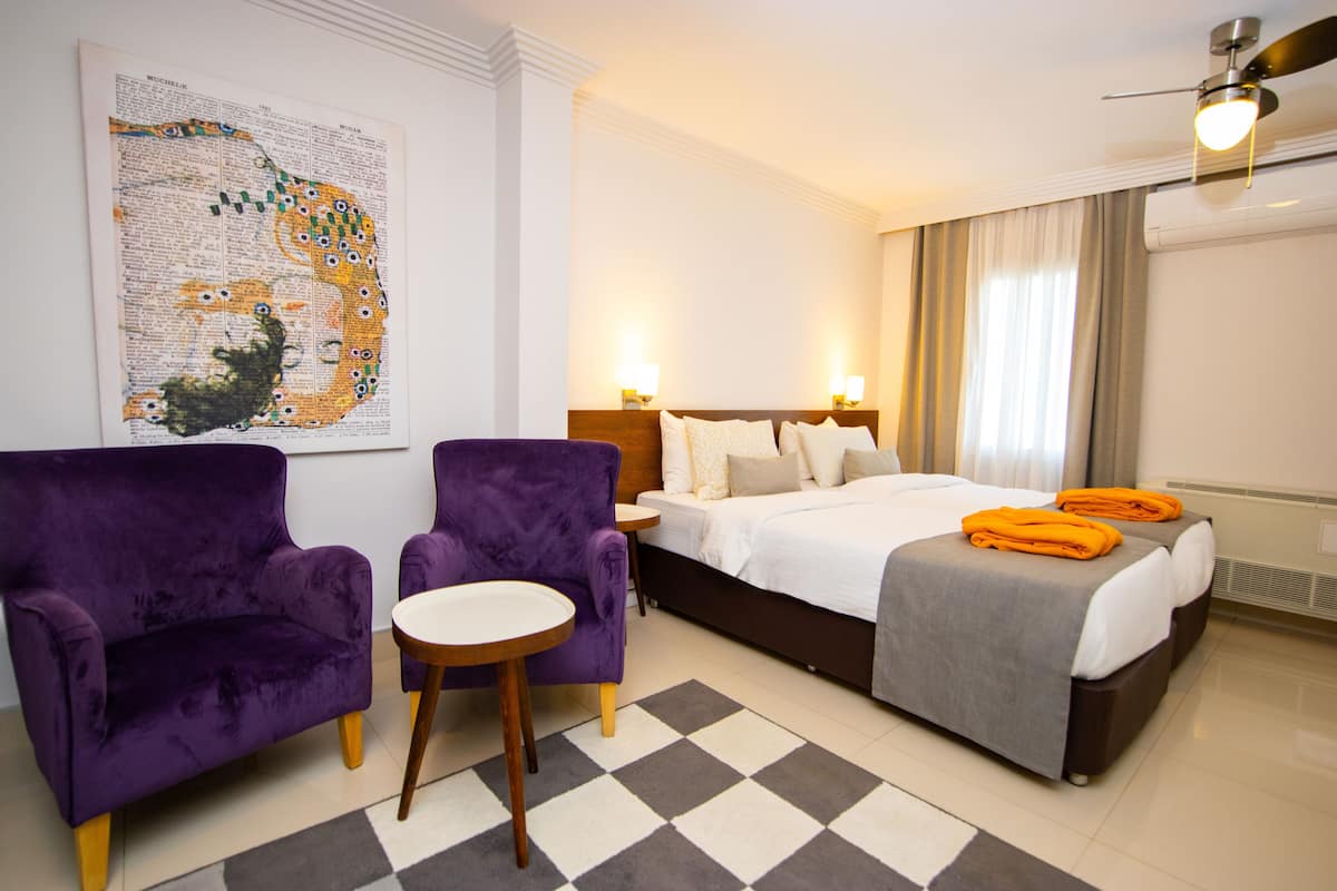 Standard Double or Twin Room | In-room safe, soundproofing, WiFi (free), bed sheets