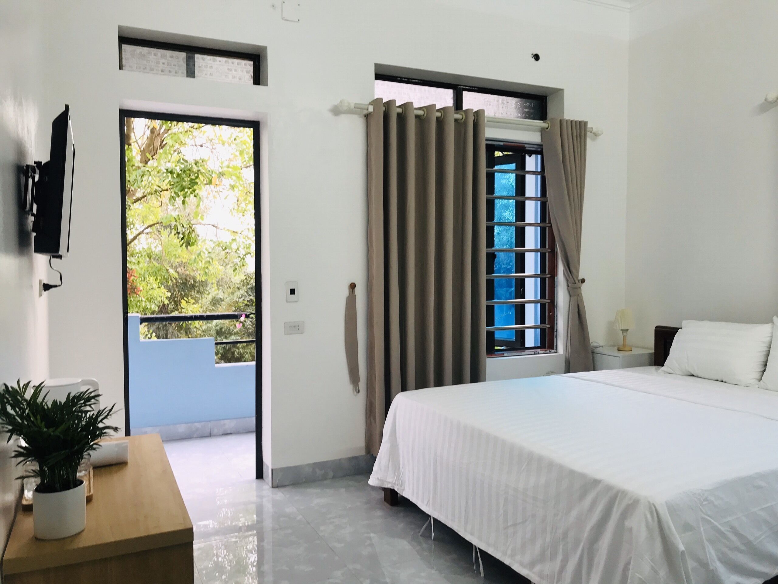 Premium bedding, down comforters, memory foam beds, minibar