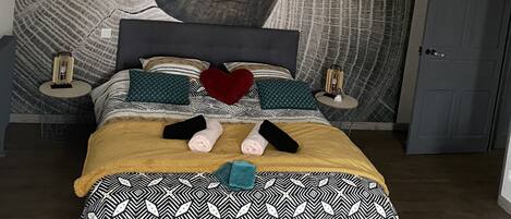 3 habitaciones, caja de seguridad en la habitación y escritorio