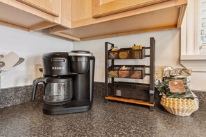 Interior - Newly Renovated Tremont Treasure I Cozy + Modern (Cleveland)