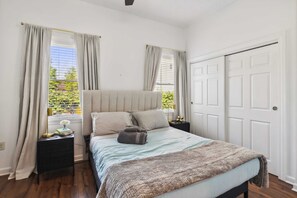 1 bedroom, iron/ironing board, WiFi, bed sheets - Newly Renovated Tremont Treasure I Cozy + Modern (Cleveland)