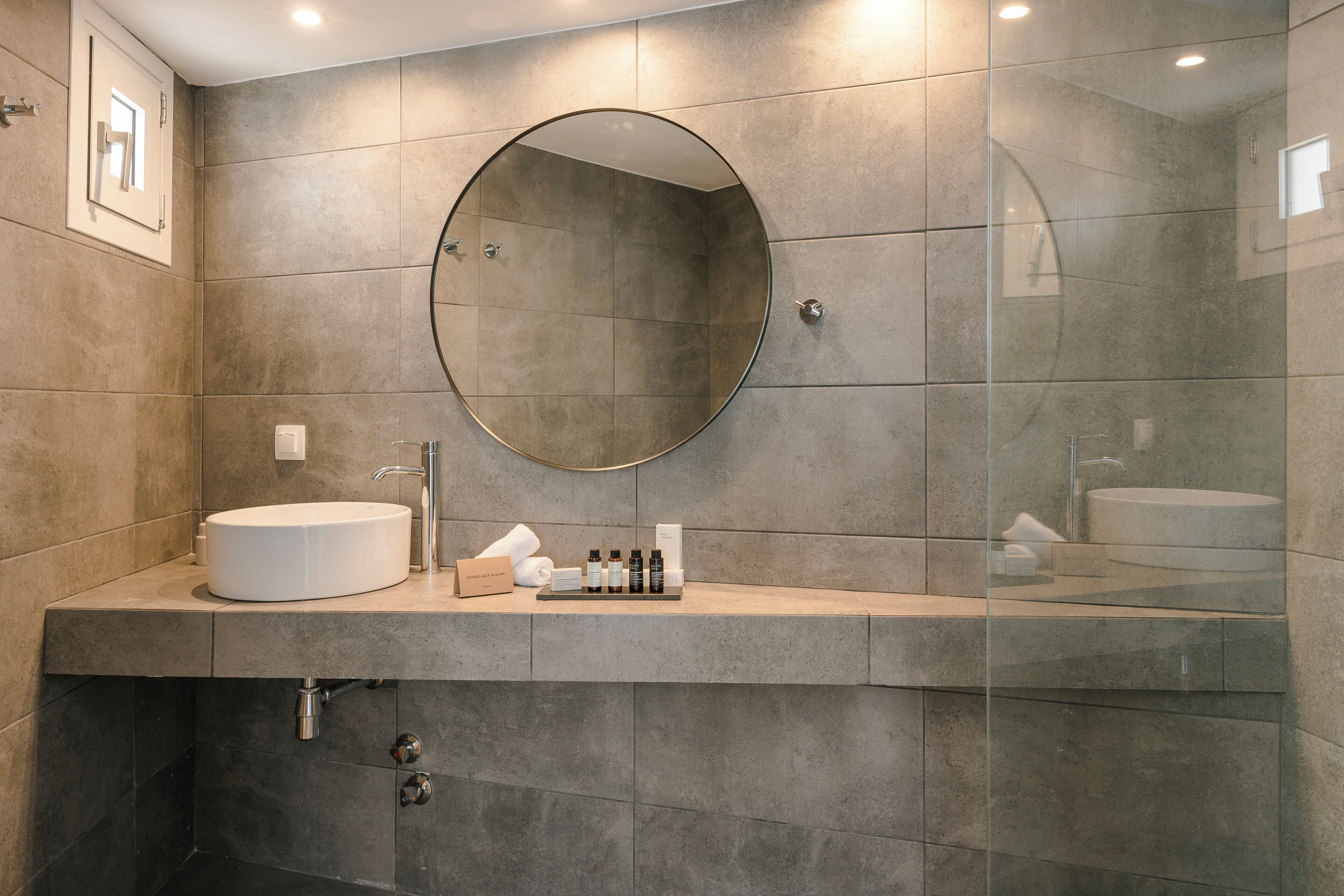 Senior Double Room | Bathroom