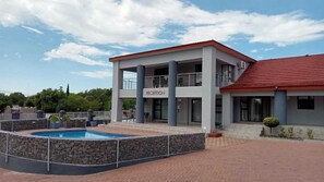 Fachada de la propiedad