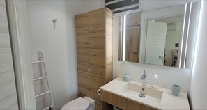 تجهيزات دش، مجففات شعر، مناشف