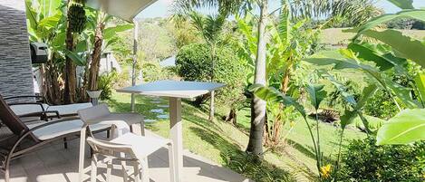 屋外ダイニングエリア