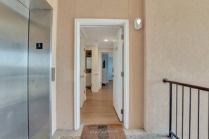 Interior - 3 BR Condo 2 Pools and Hot Tub Walk to Beach (Tybee Island)