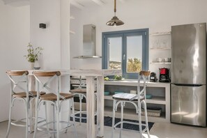 传统独立别墅 | 私人厨房 | 冰箱、洗碗机、厨具/餐具