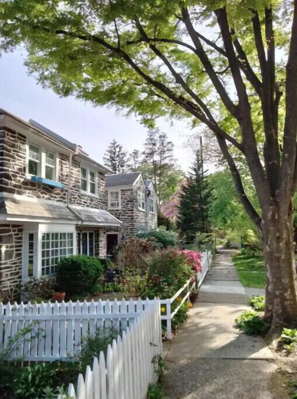 Property grounds - Elegant Home in Historic Philadelphia Neighborhood (Philadelphia)