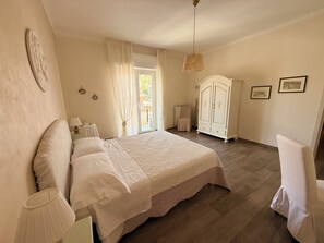 2 Schlafzimmer, Schreibtisch, Bügeleisen/Bügelbrett, kostenloses WLAN