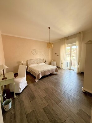 2 عدّة غرف نوم ومكتب ومكواة/لوح كي وواي فاي مجانًا