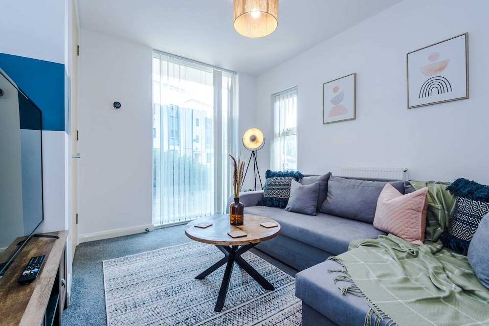 R&R 4Bed Townhouse 5mins to City (Secure Parking)