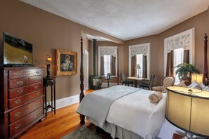 Deluxe Room, 1 Queen Bed, Garden View - Breadalbane Inn (Centre Wellington)