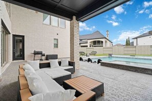 Terrace/patio - Luxury Home 18 min from Downtown (Manvel)