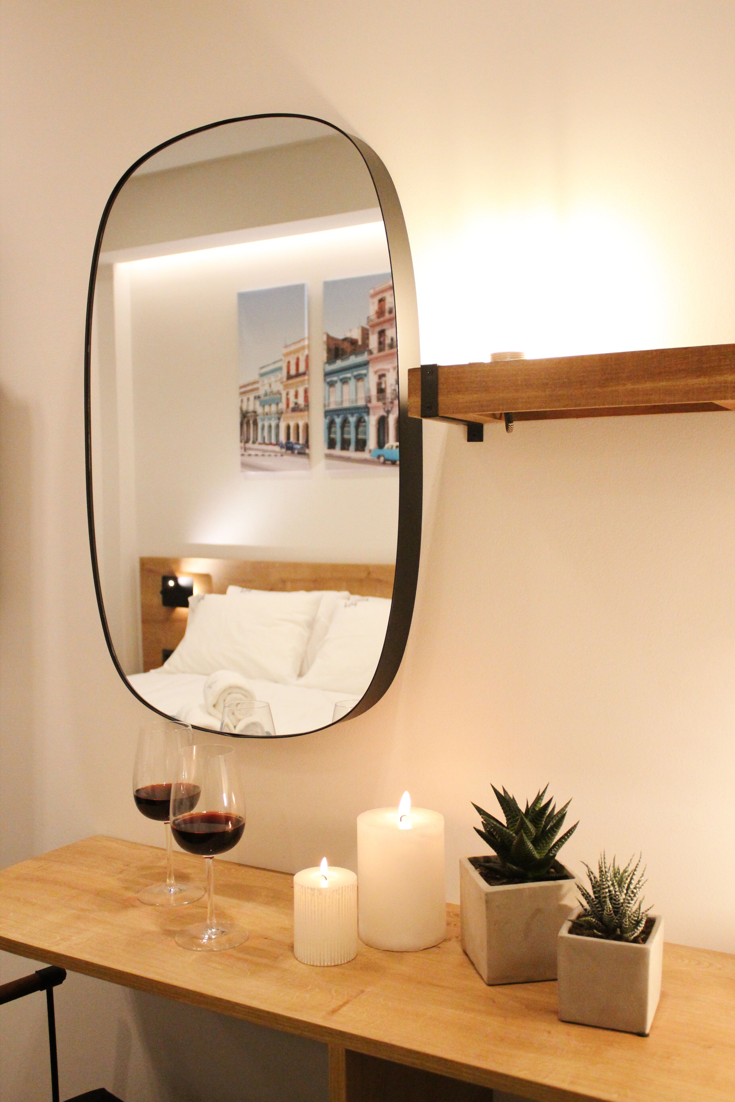 Ropa de cama de alta calidad, cubrecamas y minibar 