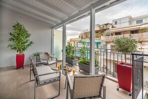 Deluxe Suite | Terrace/patio