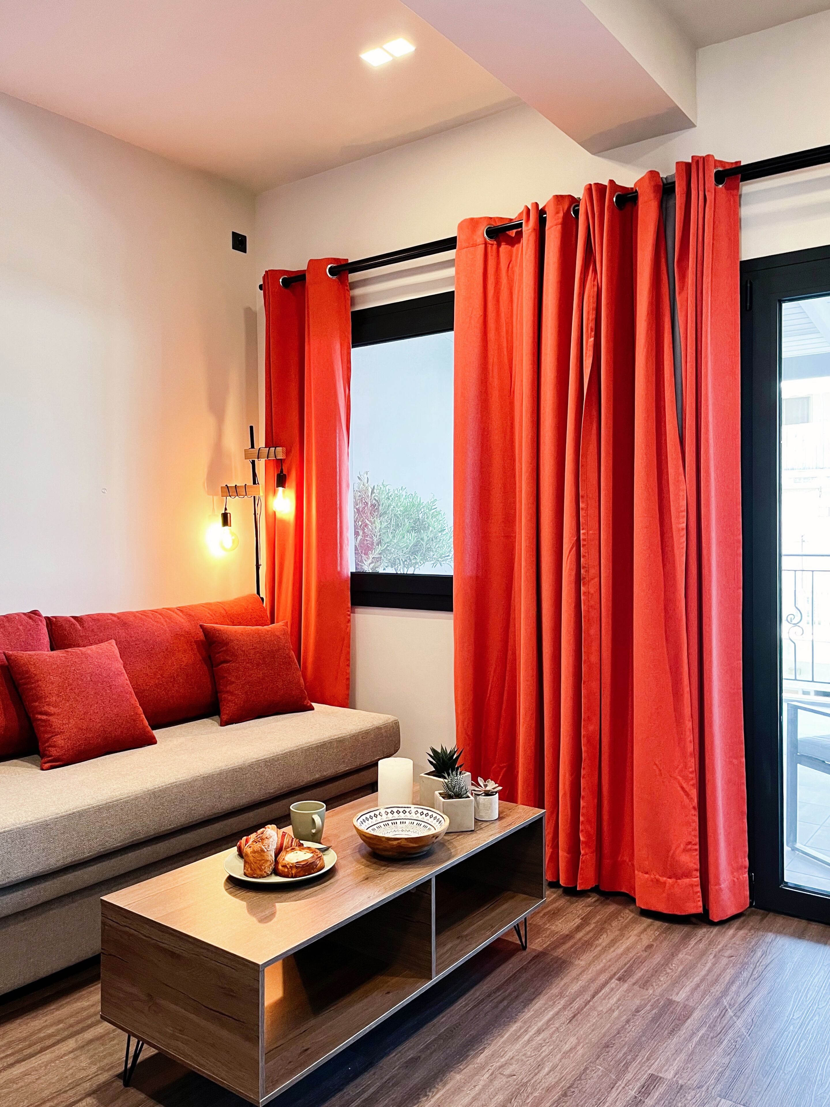 Deluxe Suite | Living area | Smart TV