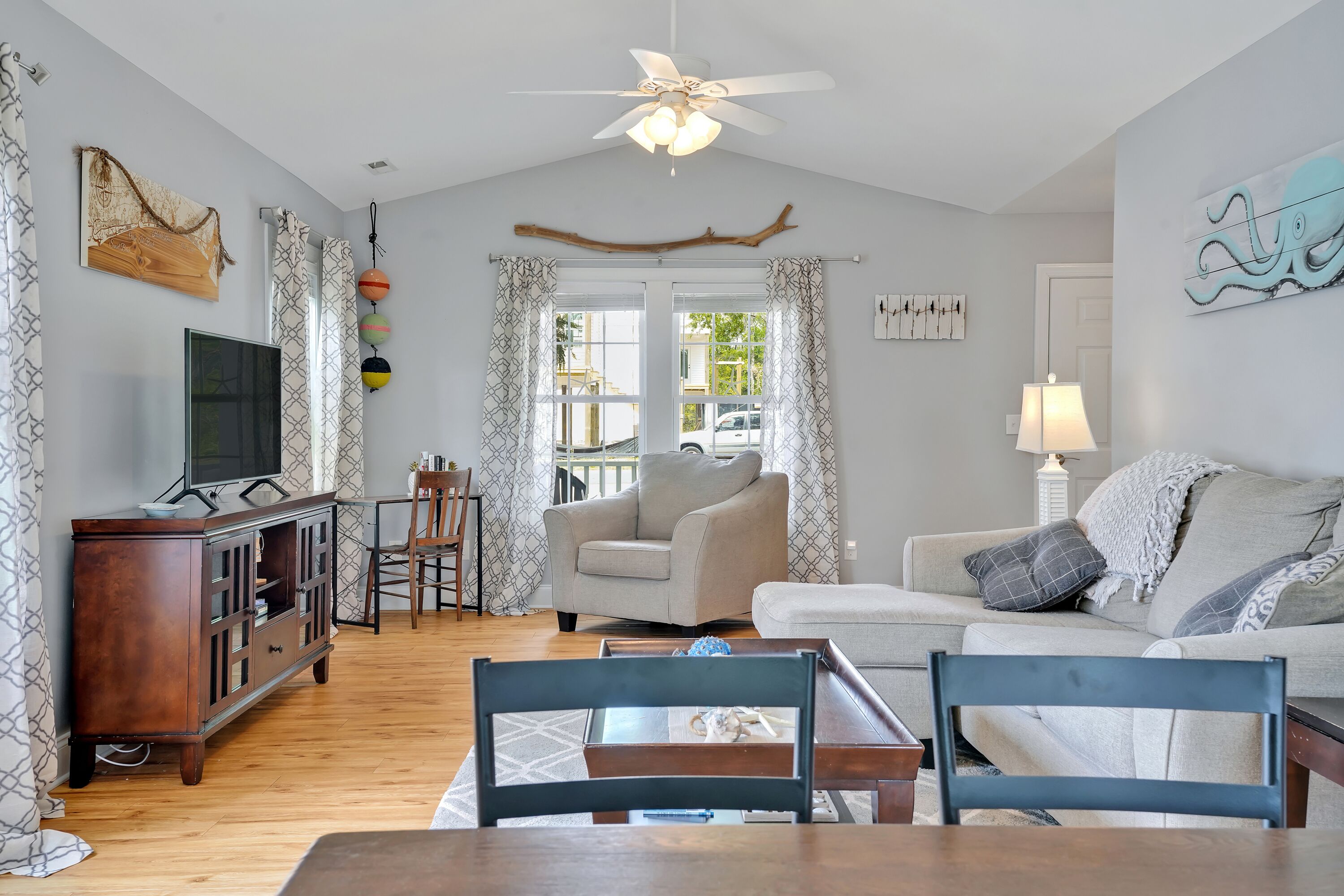 P-Nutt's Place - Short walk to the beach! 2 bed/2bath Home - Sleeps 6! Clean!