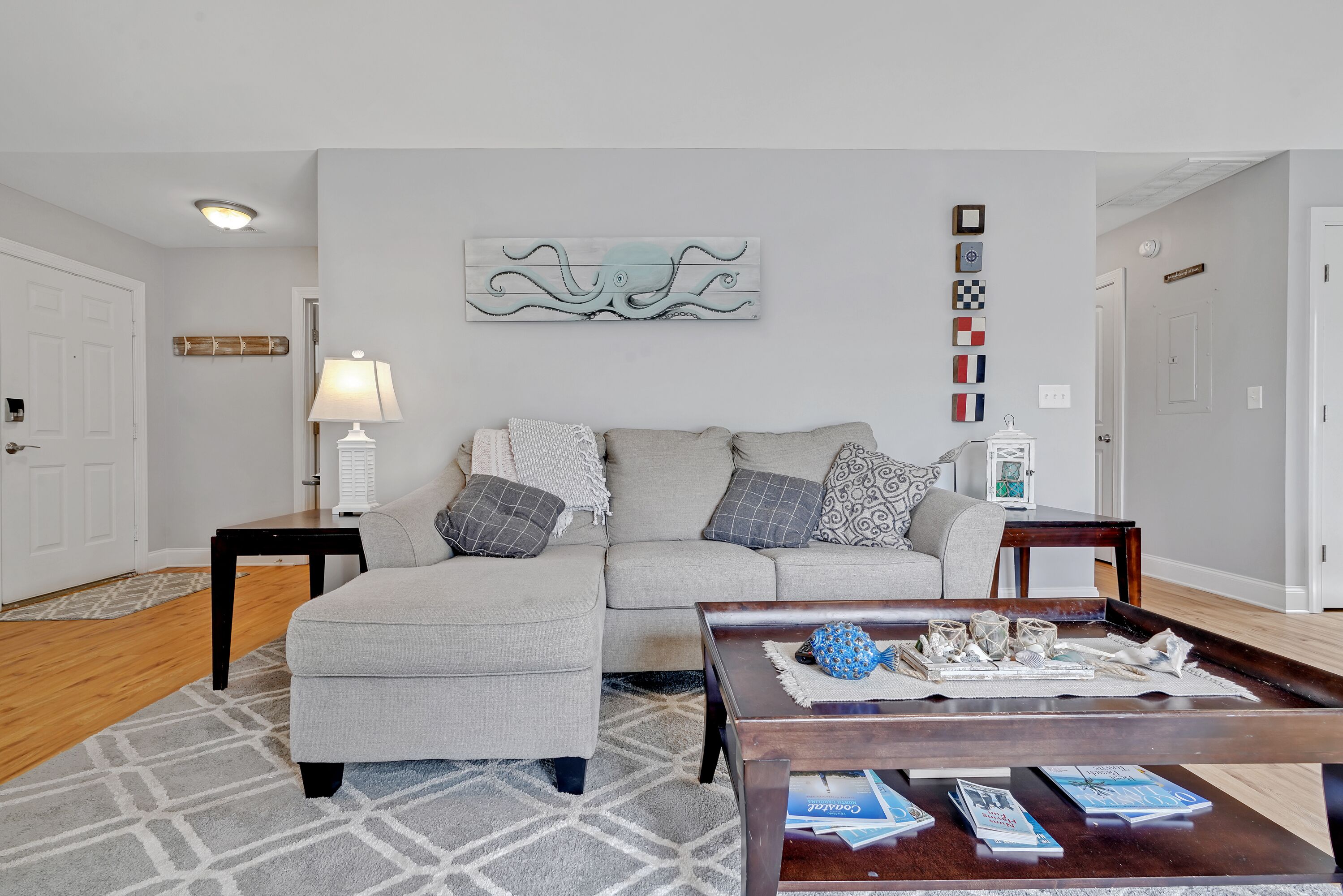 P-Nutt's Place - Short walk to the beach! 2 bed/2bath Home - Sleeps 6! Clean!