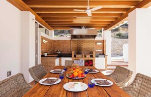 Outdoor dining - CAN PARRAS: Family home with a pool and barbecue, 3-minute walk from the beach (Sant Josep de sa Talaia)