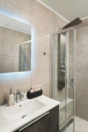 Casa Deluxe | Doccia