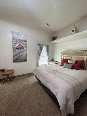 3 bedrooms, desk, travel crib, free WiFi - Relax, Recharge, or Adventure near Zion. Perfect base camp--Breakfast included. (Leeds)