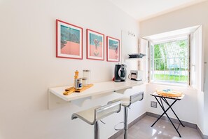 Superior Apartment, 2 Bedrooms, Non Smoking, Private Bathroom | Private kitchen | Fridge, microwave, oven, stovetop - Lisbon Prime Apartment (Lisbon)