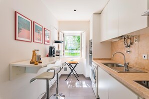 Private kitchen - Lisbon Prime Apartment (Lisbon)