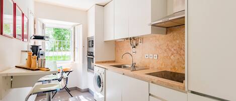 Apartament superior, 2 dormitoris, no fumadors, bany privat | Cuina privada | Frigorífic, microones, forn i placa de cuina