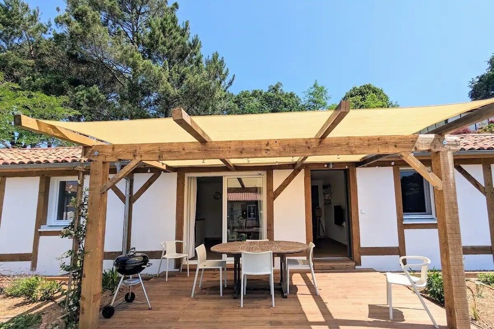 Nature & sea with terrace and play area