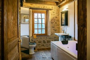 Hair dryer, bathrobes - La Maison du Bonheur & Spa (Croze)