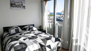 1 chambre, fer et planche Ă repasser