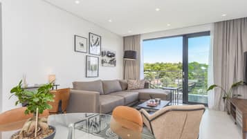 Apartemen Comfort | Area keluarga | Televisi layar datar 50-inci dengan saluran TV kabel, TV, dan Netflix