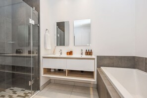 Comfort Apartment | Bathroom | Separate bathtub and shower, hair dryer, towels, toilet paper
