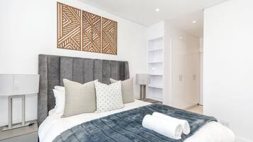 Comfort Apartment | 2 bedrooms, in-room safe, laptop workspace, iron/ironing board