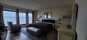 2 bedrooms, free WiFi, bed sheets - The Colony Condominiums Oceanfront Unit with Amazing Oceanfront Balcony (Virginia Beach)