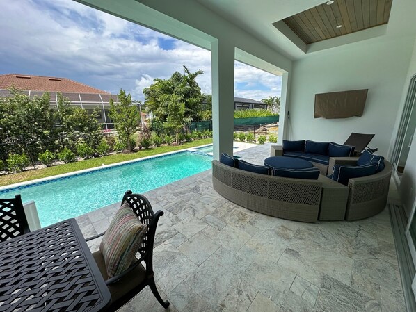 حمّام سباحة خارجي، حمّام سباحة مُدفَّأ