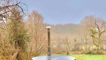 Tina de hidromasaje al aire libre