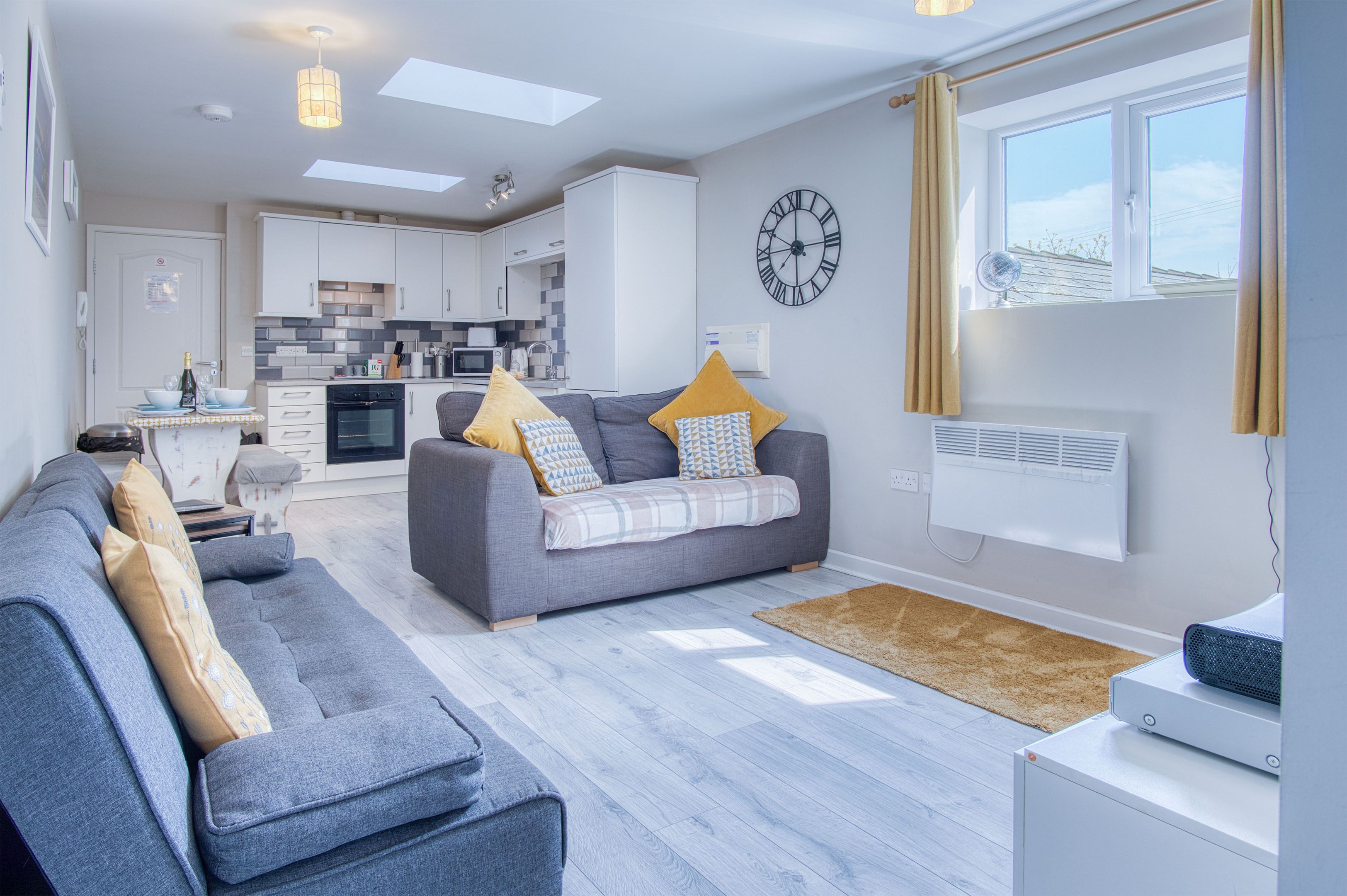 Sunflower Apartment - 2 Bed Apartment - Redberth