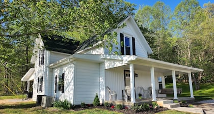 Beautiful Country Setting Welcome to Moberly Manor