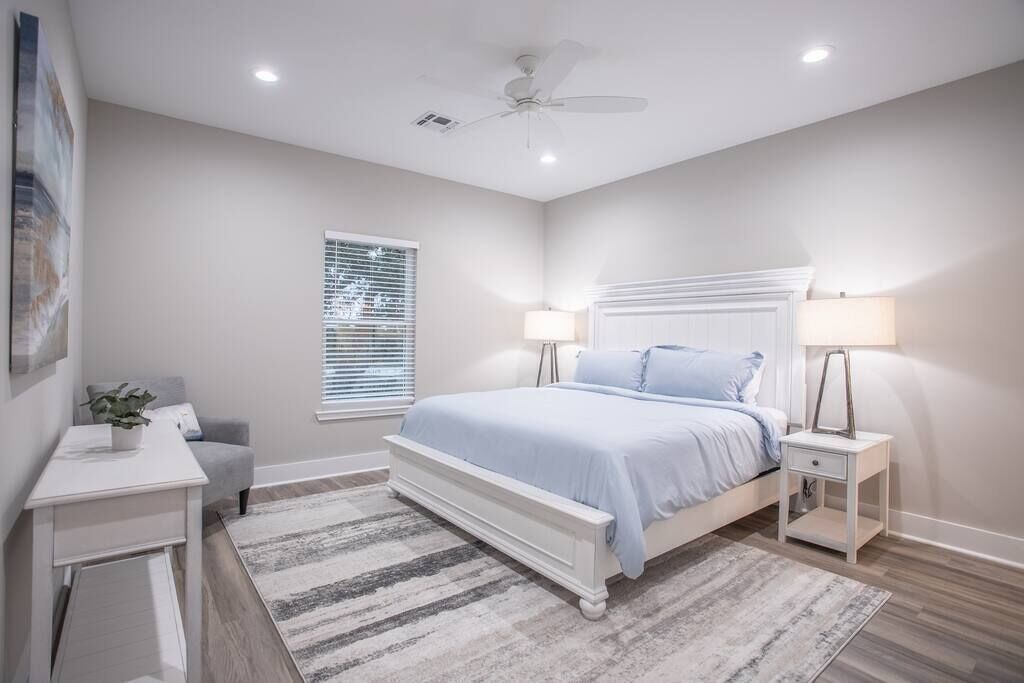 3 bedrooms, iron/ironing board, WiFi, bed sheets