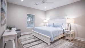 3 bedrooms, iron/ironing board, WiFi, bed sheets - Waveland Beach Cottage C, Waveland Beach Cottage (Waveland)