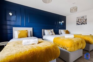 5 soveværelser, skrivebord, strygejern/strygebræt, weekendseng