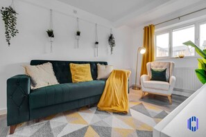 Smart TV, table tennis - Spacious 5 BR Home Nr Etihad Stadium - Pool Table (Openshaw)