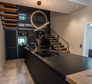 المنشأة من الداخل