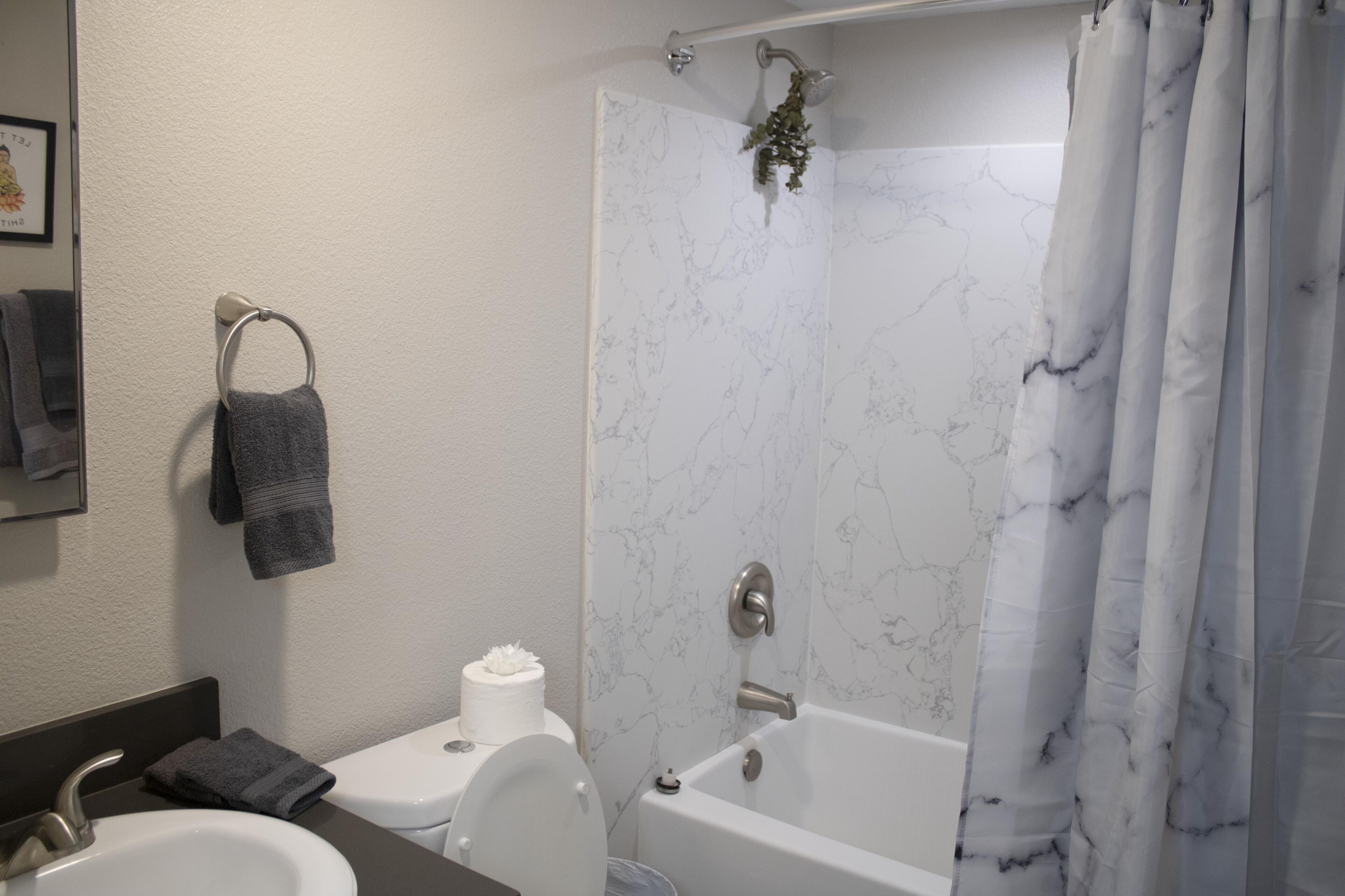 Elite Riverwalk Townhome w/ Sparkling Pool & Gym