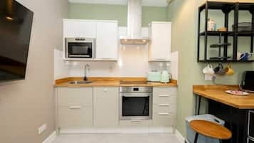 Geladeira, micro-ondas, fogão, cooktop