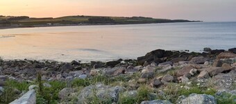 2 Bedroom in the Centre of Stonehaven with Seaviews, near the Beach & Harbour!