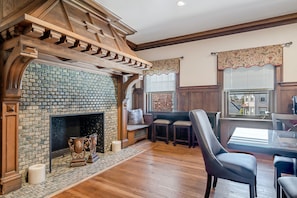 Executive lounge - THE GRANDEUR ESTATE (Greensburg)