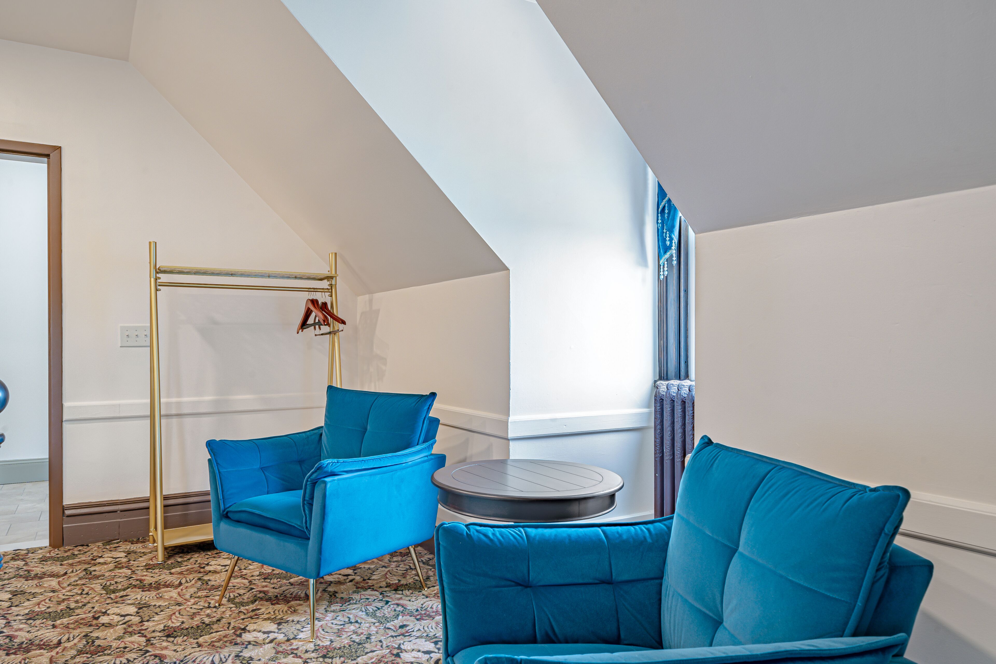 Luxury Suite, 1 King Bed, Non Smoking, Club Lounge Access | Egyptian cotton sheets, premium bedding, down comforters, pillowtop beds